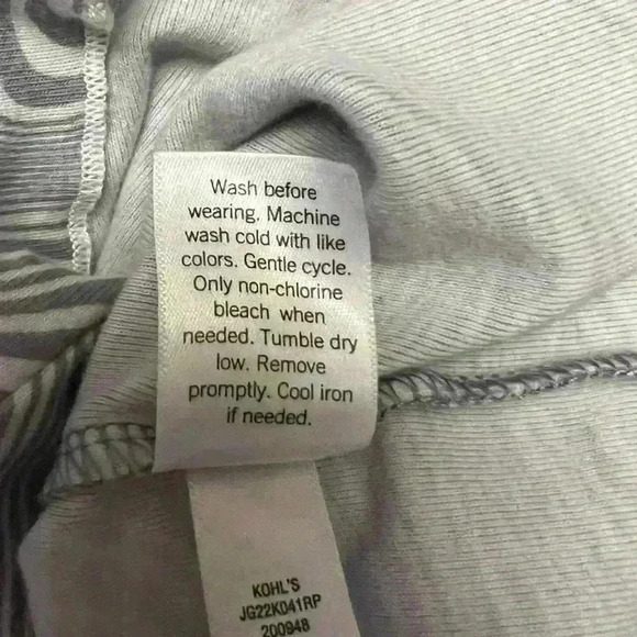 Crop tee by SO, size: small in like new condition. - Picture 6 of 6